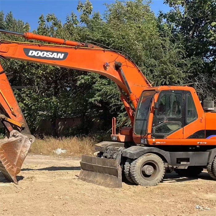 低価格 22 トンの中古 韓国の車輪掘削機 Doosan DX 210W-7 短時間作業