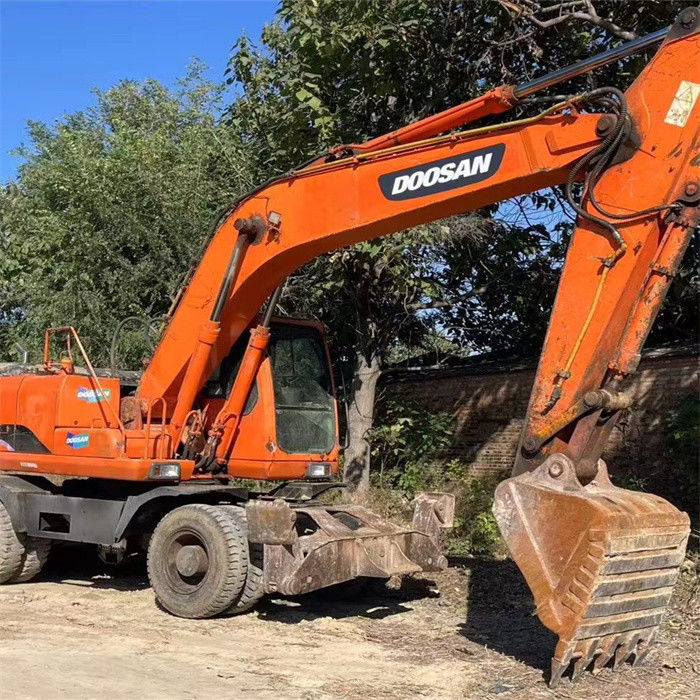 低価格 22 トンの中古 韓国の車輪掘削機 Doosan DX 210W-7 短時間作業
