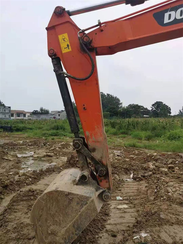 8トンの作業用古着掘削機 経験豊富な古着 韓国輸入 Doosan DX 75