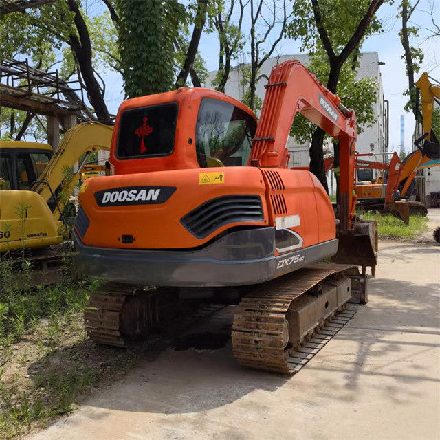 8トンの作業用古着掘削機 経験豊富な古着 韓国輸入 Doosan DX 75