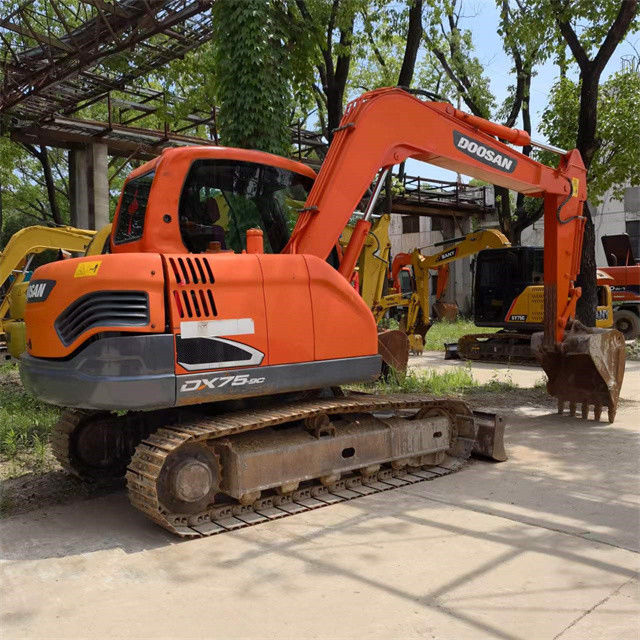 8トンの作業用古着掘削機 経験豊富な古着 韓国輸入 Doosan DX 75