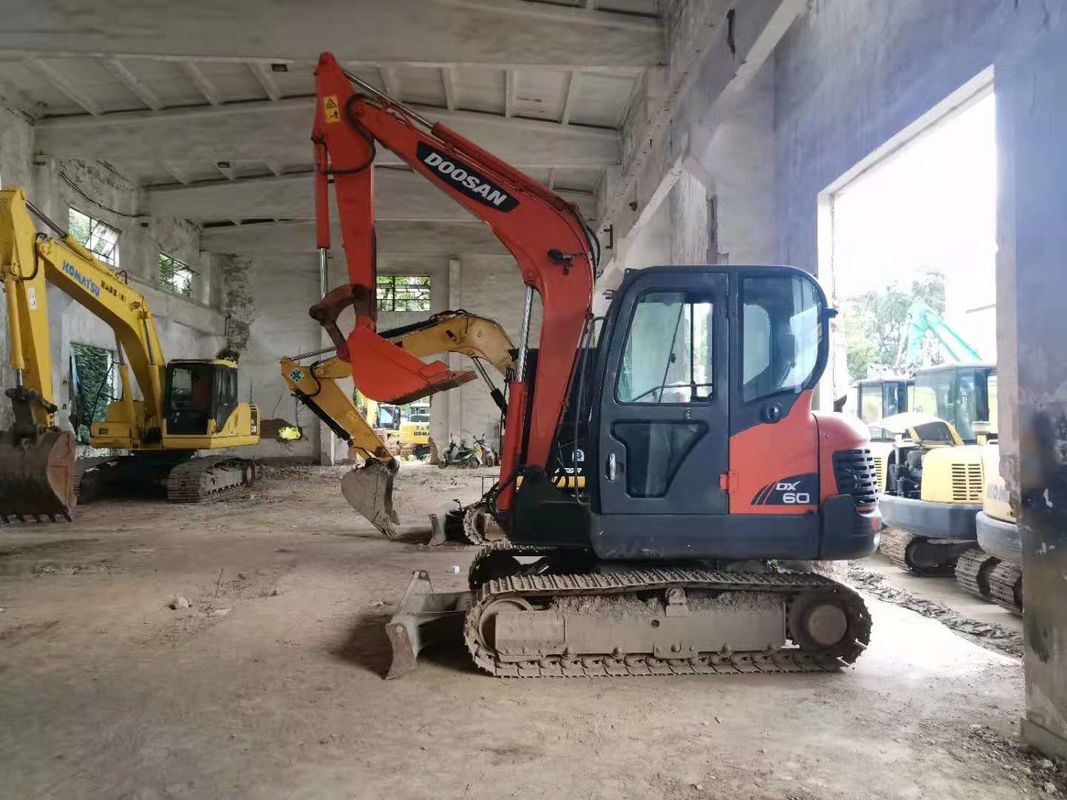 6トンの作業準備ができていて,経験豊富な 韓国から輸入された DOOSAN DX60 状態良好です.