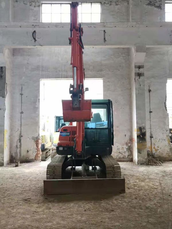 6トンの作業準備ができていて,経験豊富な 韓国から輸入された DOOSAN DX60 状態良好です.