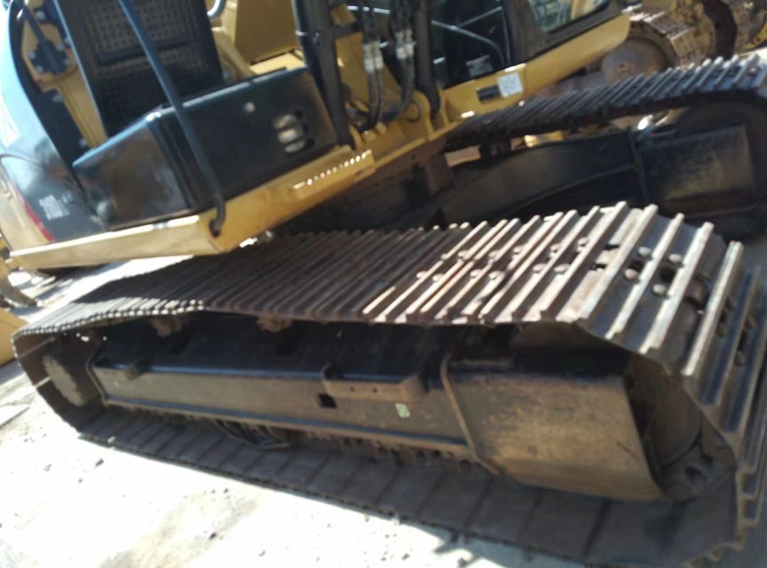 17.9トンのほぼ新しい 日本から輸入された クローラー掘削機 修理済み CAT 318 D2L