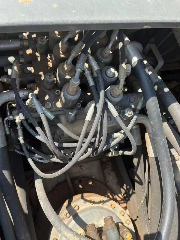 スウェーデンから輸入された高品質のボルボEC350DL クローラー掘削機