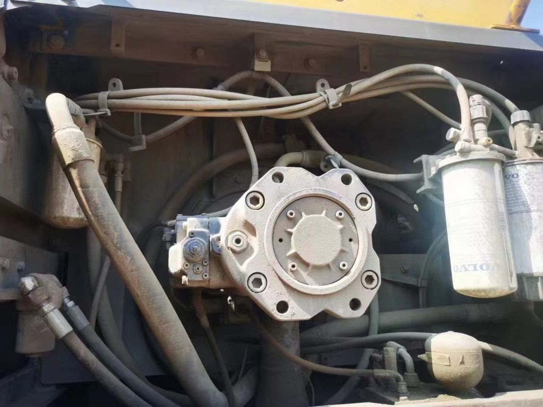 スウェーデンから輸入された高品質のボルボ EC380 クローラー掘削機