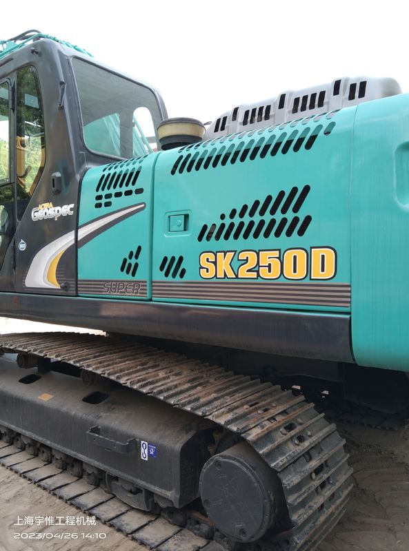 170 KN テアアウト コベルコ Sk250d 掘削機 重量 24.7t エンジンパワー 131kW