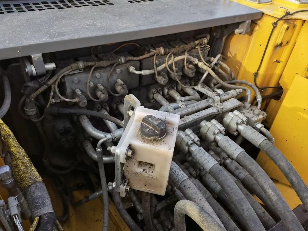 使用済み Liebherr R966 作業に備えており,経験豊富なドイツ製で,良好な状態で輸入されています.