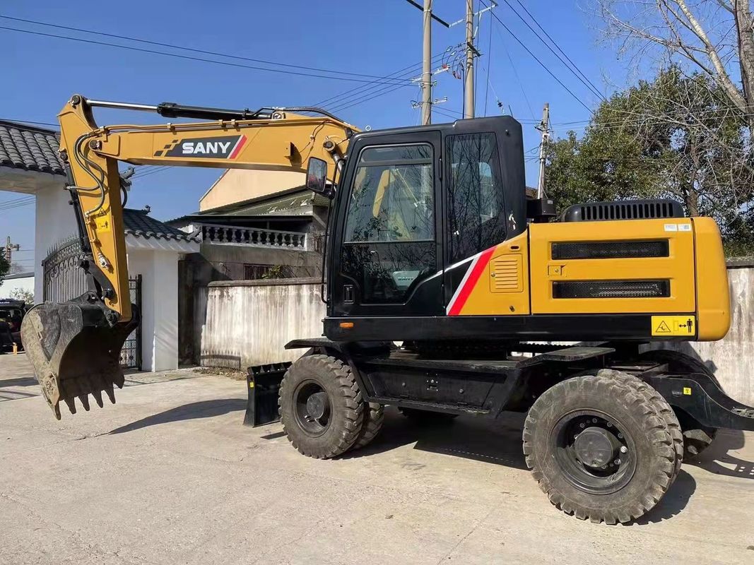 作業準備中 中国 オリジナル SANY SY155W 中古車輪掘削機 TCD4.1 L4 エンジンタイプ