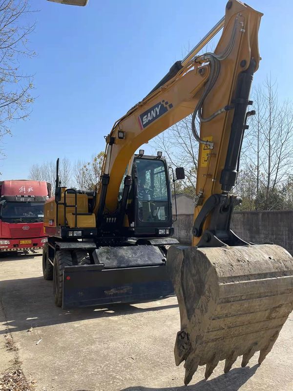 作業準備中 中国 オリジナル SANY SY155W 中古車輪掘削機 TCD4.1 L4 エンジンタイプ