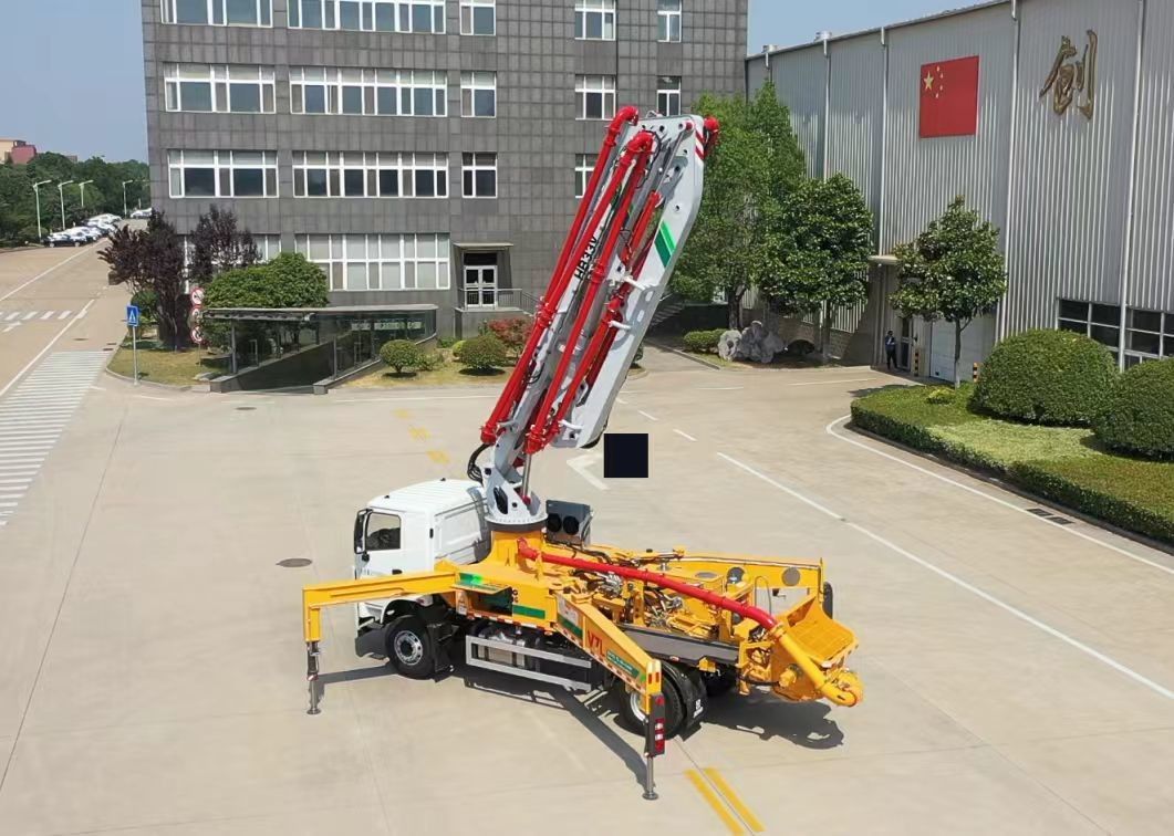 6×4 または 8×4 ドライブ 作業に準備 XCMG. HB37A コンクリート配送と注入のための 37 m コンクリートポンプトラック