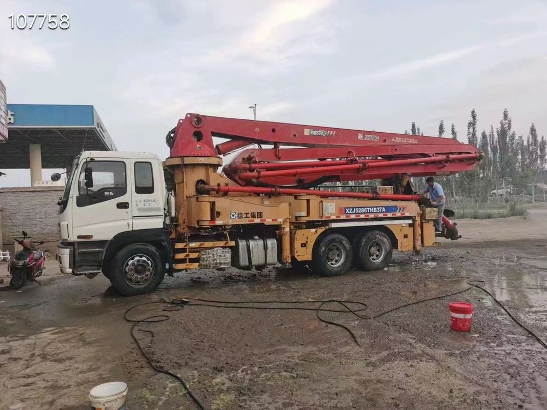 6×4 または 8×4 ドライブ 作業に準備 XCMG. HB37A コンクリート配送と注入のための 37 m コンクリートポンプトラック