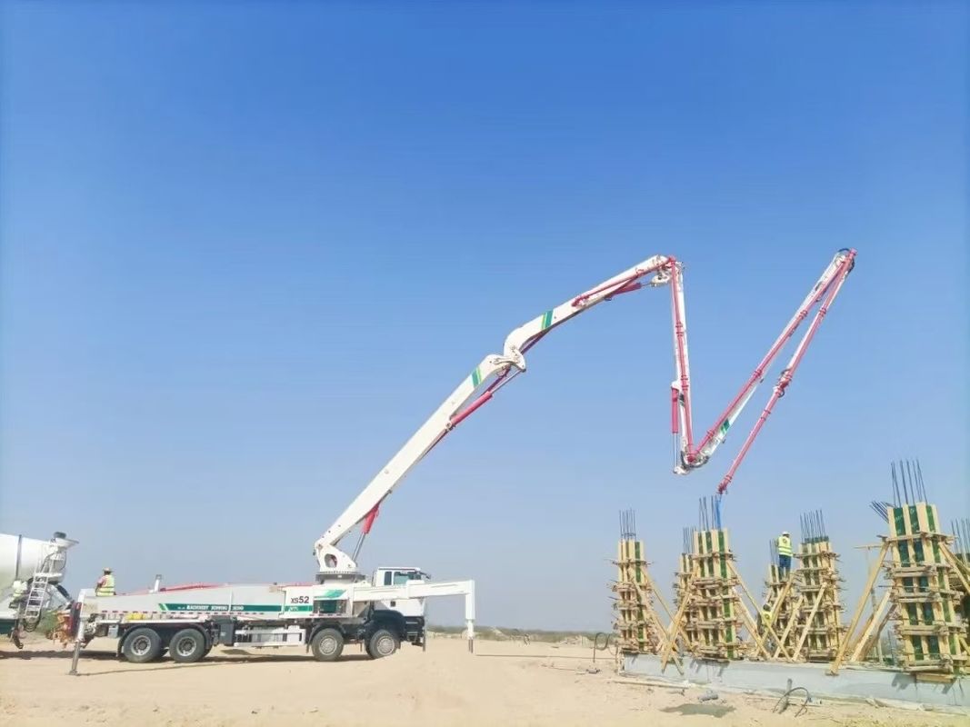 6×4 または 8×4 ドライブ 作業に準備 XCMG. HB37A コンクリート配送と注入のための 37 m コンクリートポンプトラック