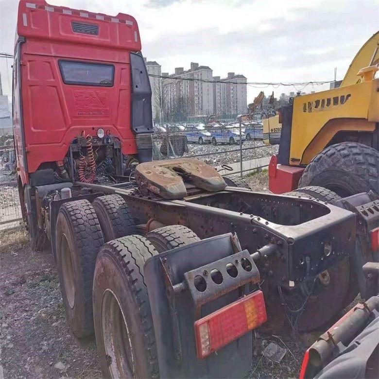 10 前向きシフト番号 使用されたFaw トラクター マルチメディアシステム付き重貨車 6*4