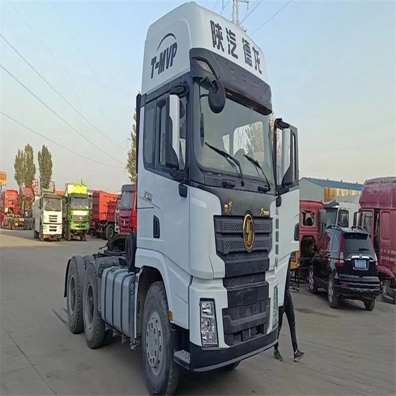中古 Shacman 6 X 4 ADE X3000 普通の運転席と手動トランスミッション