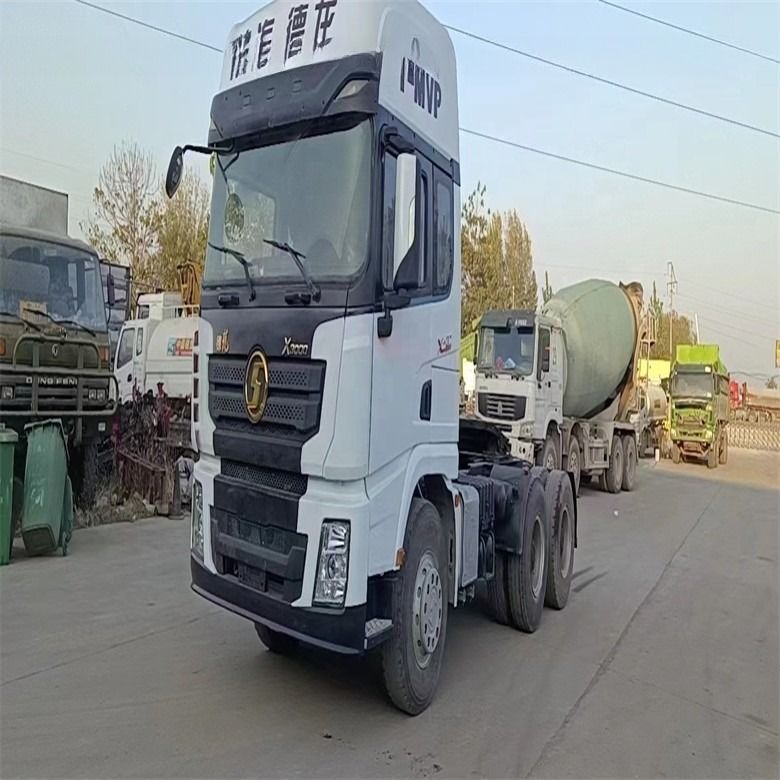 中古 Shacman 6 X 4 ADE X3000 普通の運転席と手動トランスミッション