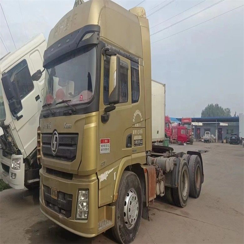 中古 Shacman 6 X 4 ADE X3000 普通の運転席と手動トランスミッション