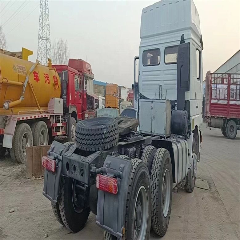 中古 Shacman 6 X 4 ADE X3000 普通の運転席と手動トランスミッション