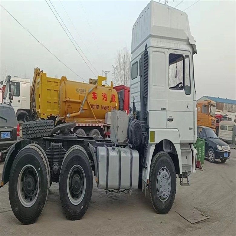 中古 Shacman 6 X 4 ADE X3000 普通の運転席と手動トランスミッション