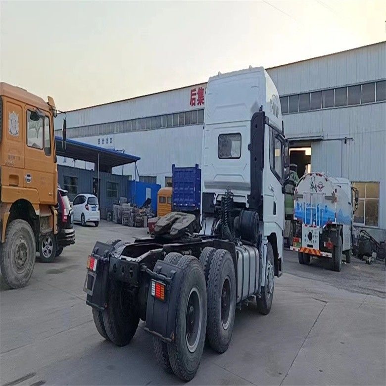 中古 Shacman 6 X 4 ADE X3000 普通の運転席と手動トランスミッション