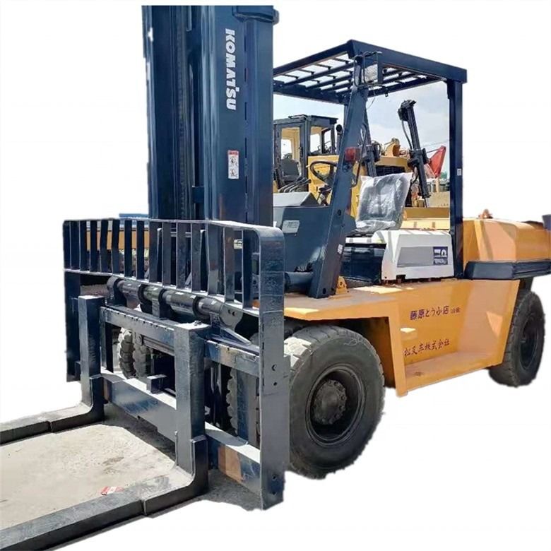 日本製の二手コマツーFD70ディーゼルフォークリフト 7000kgの荷重容量
