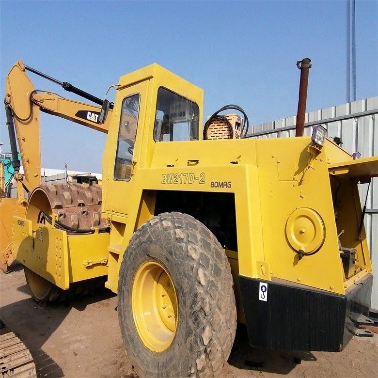 ディーゼルエンジンの道路舗装 ボマグ BW217D-2 中古 シングルドラム 羊足 水力道路ローラー