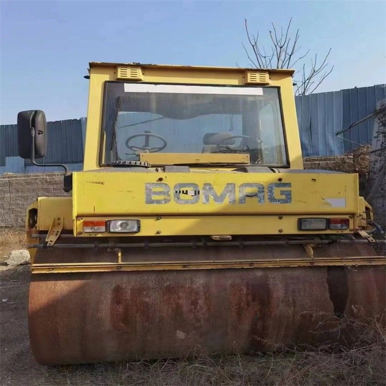 10 トンの作業重量使用されたBOMAG BW 202 AHD-2ロードローラーと性能保証