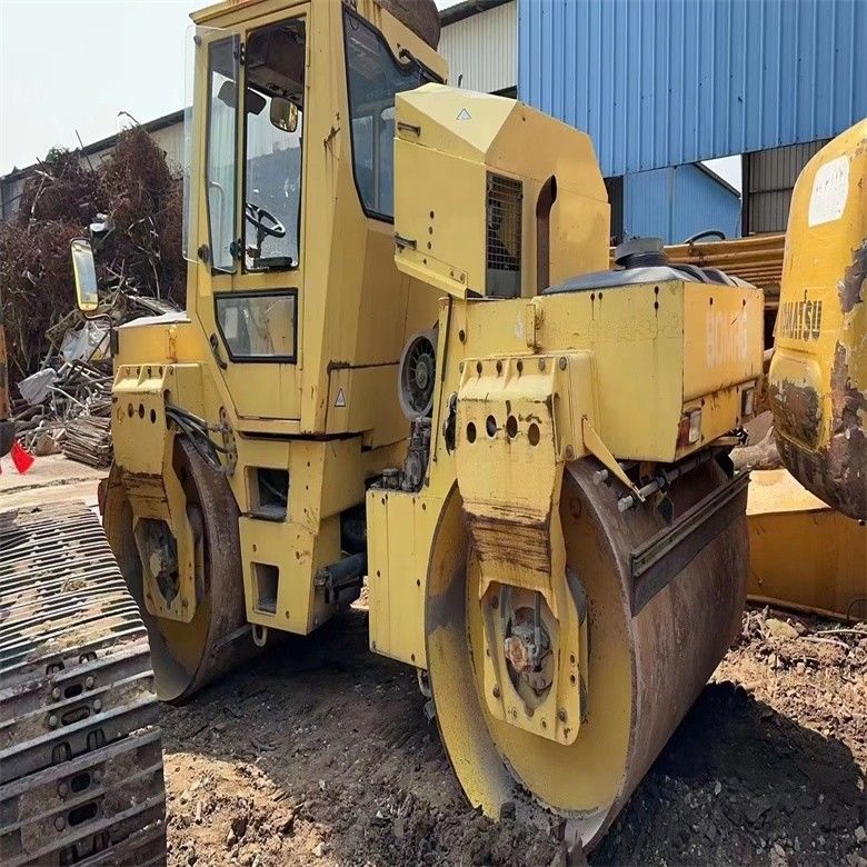10 トンの作業重量使用されたBOMAG BW 202 AHD-2ロードローラーと性能保証