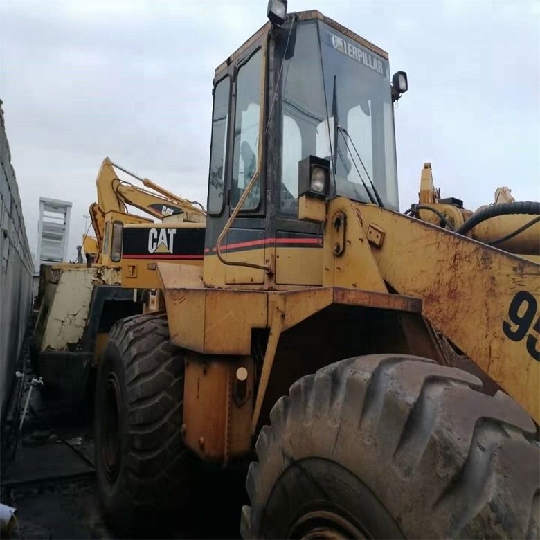 Caterpillar 950F 17トンのホイールローダー 6.6Lの排気量と3200~3300時間の作業時間