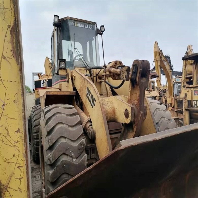 Caterpillar 950F 17トンのホイールローダー 6.6Lの排気量と3200~3300時間の作業時間