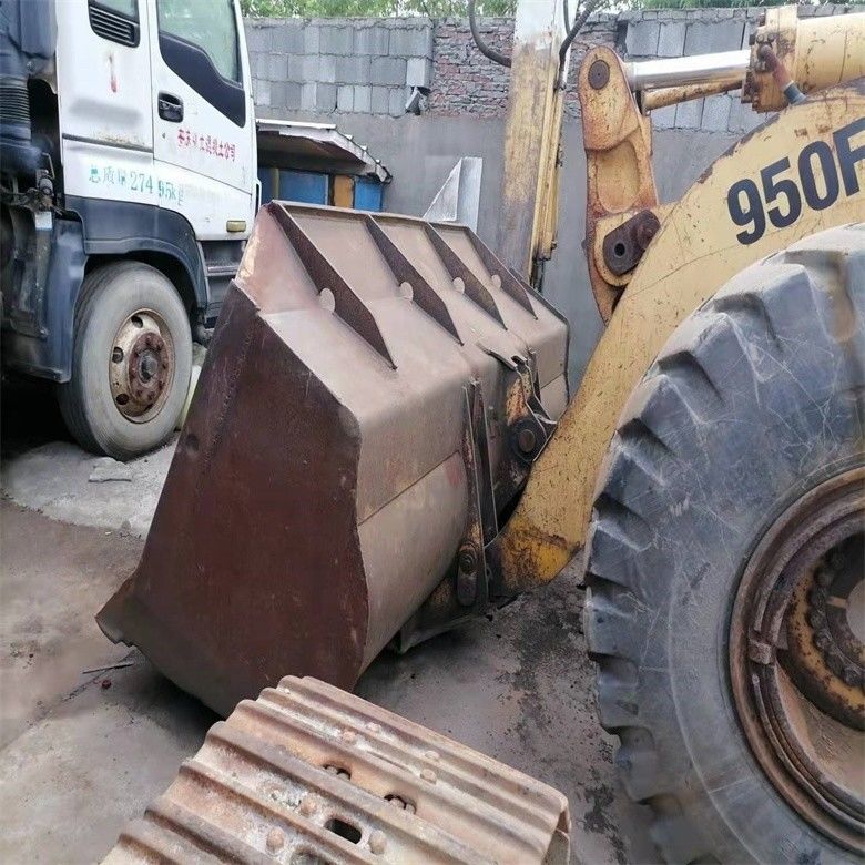 Caterpillar 950F 17トンのホイールローダー 6.6Lの排気量と3200~3300時間の作業時間