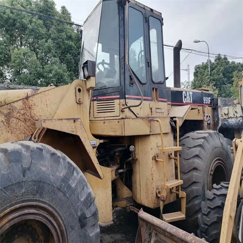 Caterpillar 950F 17トンのホイールローダー 6.6Lの排気量と3200~3300時間の作業時間
