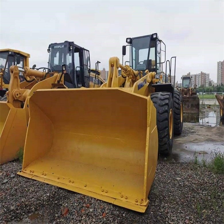 日本から7トンの名乗荷重と11Lの排気量を持つ高性能コマツーWA470-3ロード機