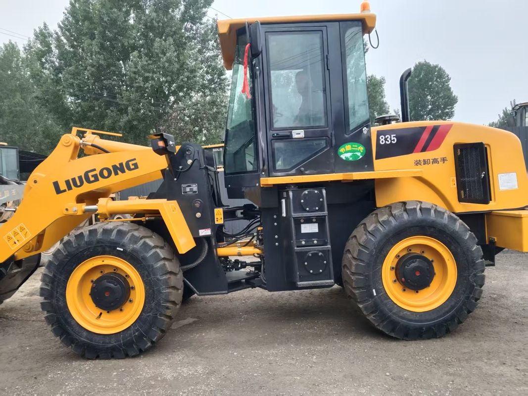 使用済み LIUGONG 835 ホールローダー 信頼性の高い中古ローダー 1.7 M3 バケツ容量