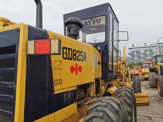 中古のKOMATSU GD825A 自動車格付け機 中古の建設機器